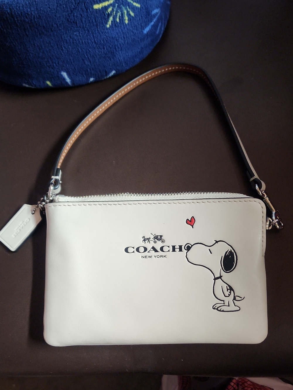 Coach X Snoopy Wristlet Euc With No CO &  Oversized Plush Peanuts Throw New - Picture 2 of 9